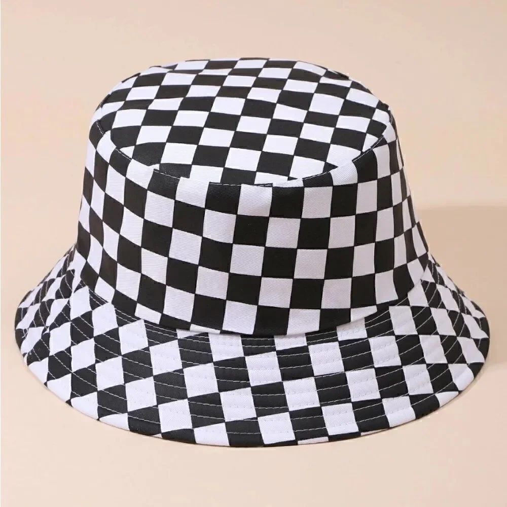 Blackโandย WhiteโPlaidโBucketโHat